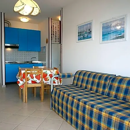 Beautiful For 4 Persons-pool-tv كاوْرلي