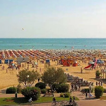 Hotel Beautiful For 4 Persons-pool-tv 3*