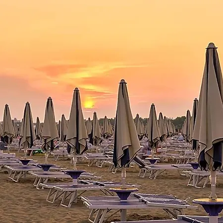 Apartment Beautiful For 4 Persons-pool-tv Caorle